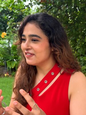 Nikita Lakhwani Instagram - Bhai bandhi kitna baat karti hai bandh hi nahi hoti
