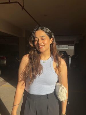 Nikita Lakhwani Instagram - Jaha dhup aa jaye waha khadi ho jati hai 🥰