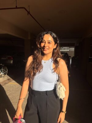 Nikita Lakhwani Instagram - Jaha dhup aa jaye waha khadi ho jati hai 🥰