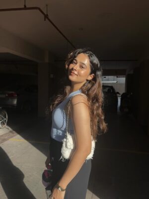 Nikita Lakhwani Instagram - Jaha dhup aa jaye waha khadi ho jati hai 🥰