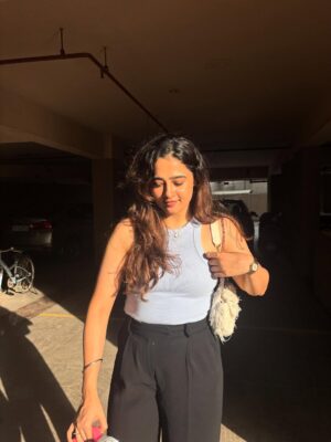Nikita Lakhwani Instagram - Jaha dhup aa jaye waha khadi ho jati hai 🥰