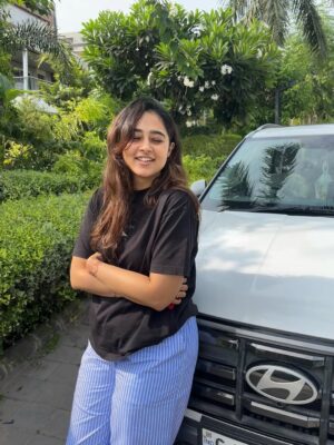 Nikita Lakhwani Instagram - “ Ankh nahi khul rahi par 2-3 khich de “