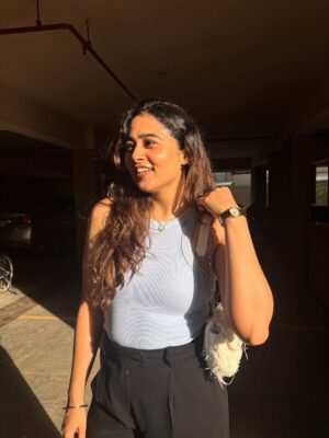 Nikita Lakhwani Instagram - Jaha dhup aa jaye waha khadi ho jati hai 🥰