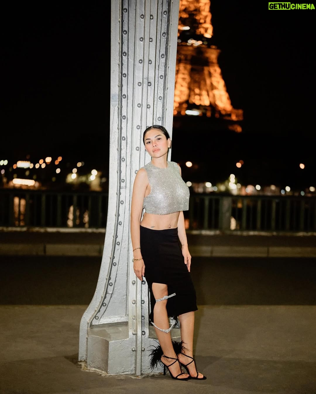 Nikita Mirzani - 372.2K Likes - ✨📸 PARIS 

Merci @videoparis