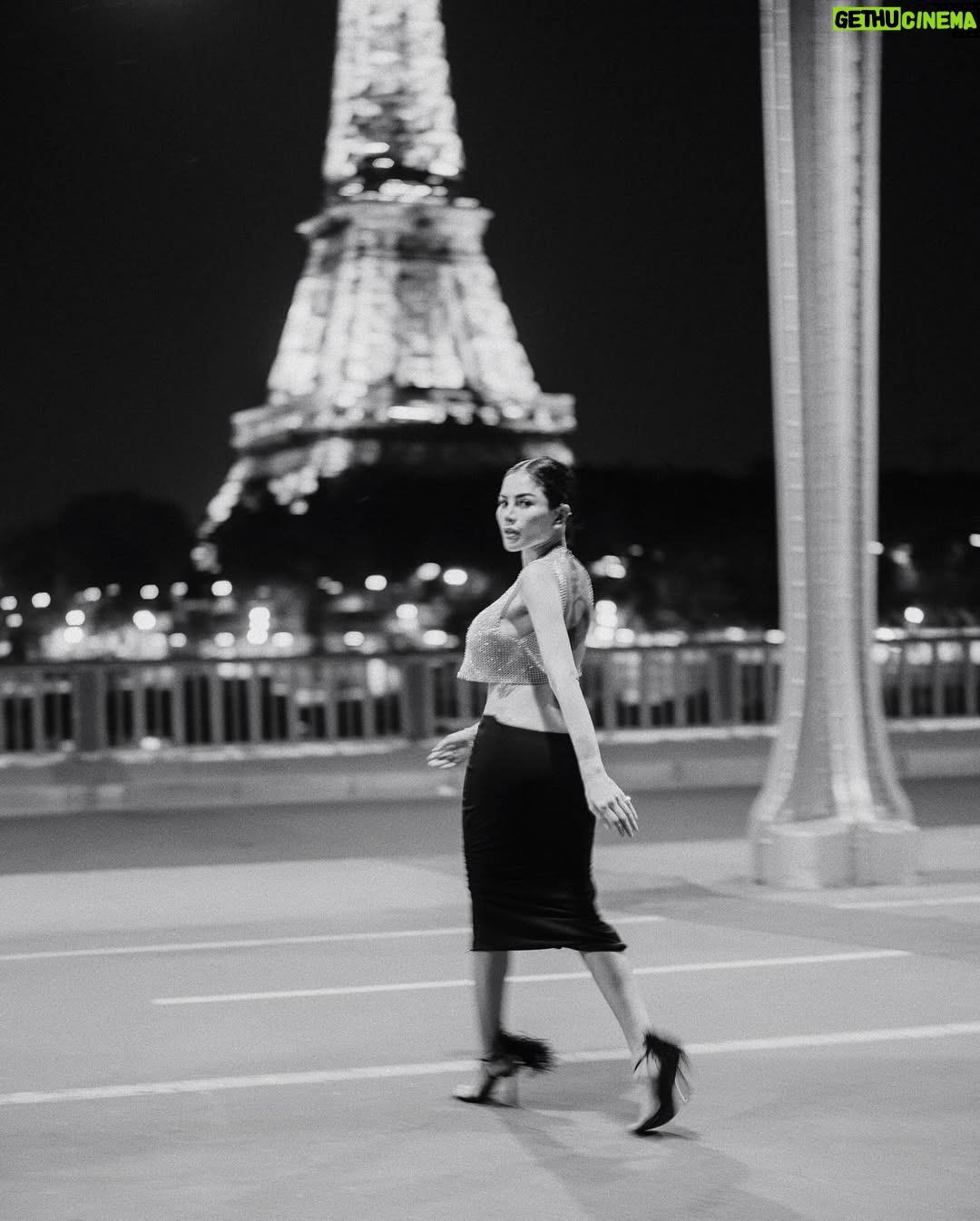 Nikita Mirzani - 372.2K Likes - ✨📸 PARIS 

Merci @videoparis