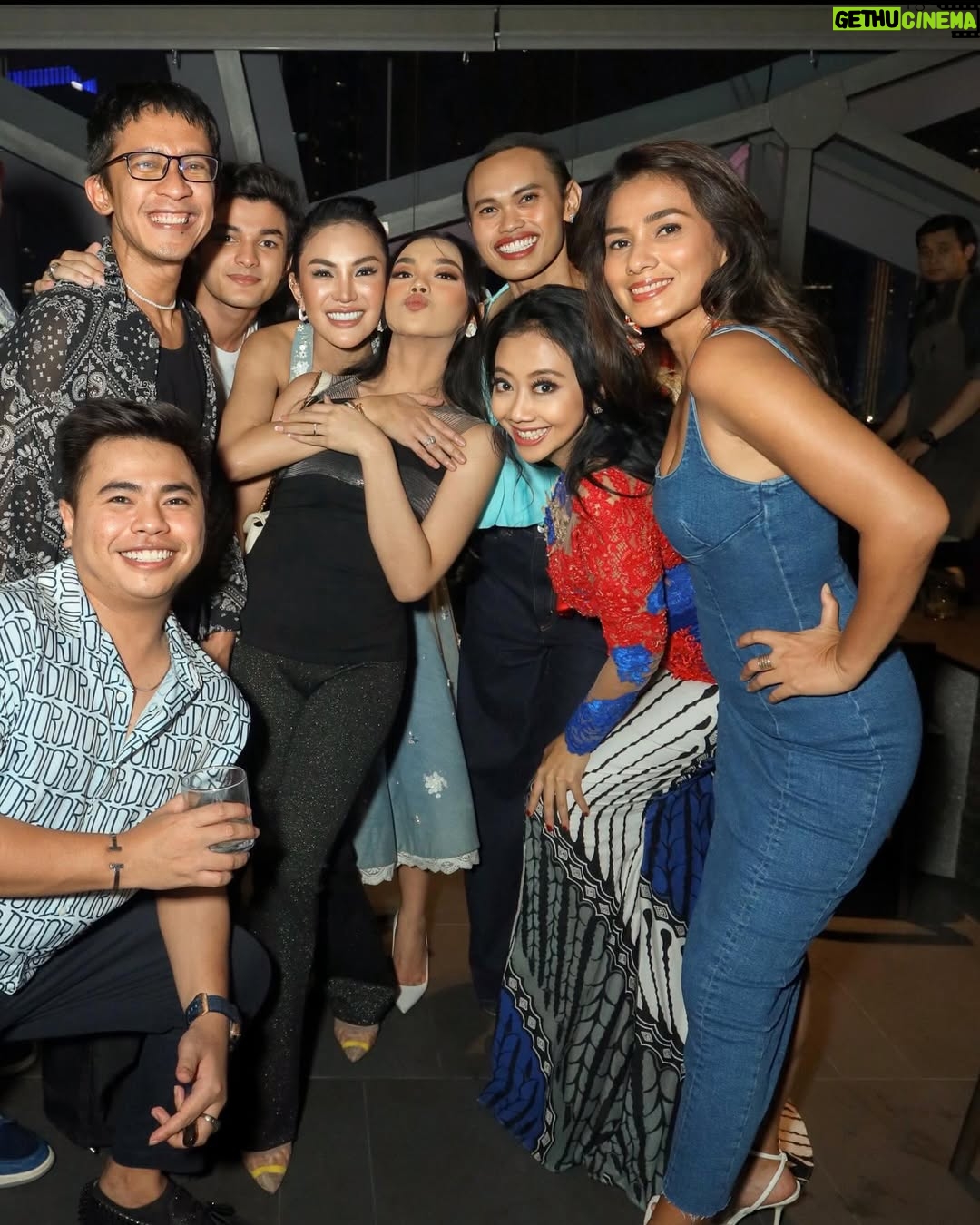 Nikita Mirzani - 360K Likes - Gala Premiere Ipar adalah Maut