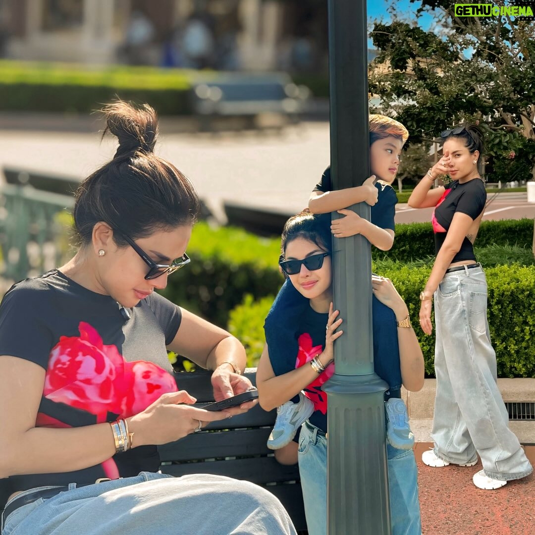 Nikita Mirzani - 351.9K Likes - had a great moment with kiddos, cant wait for the other holiday😍