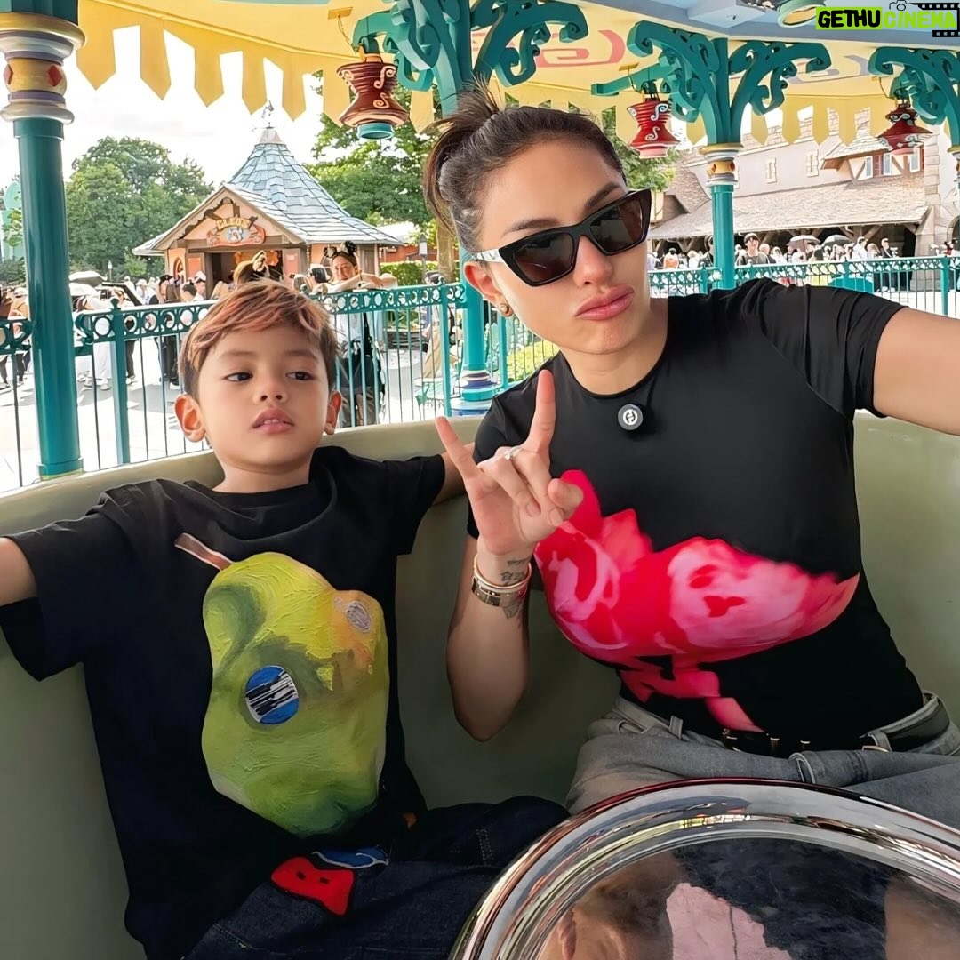 Nikita Mirzani - 351.9K Likes - had a great moment with kiddos, cant wait for the other holiday😍
