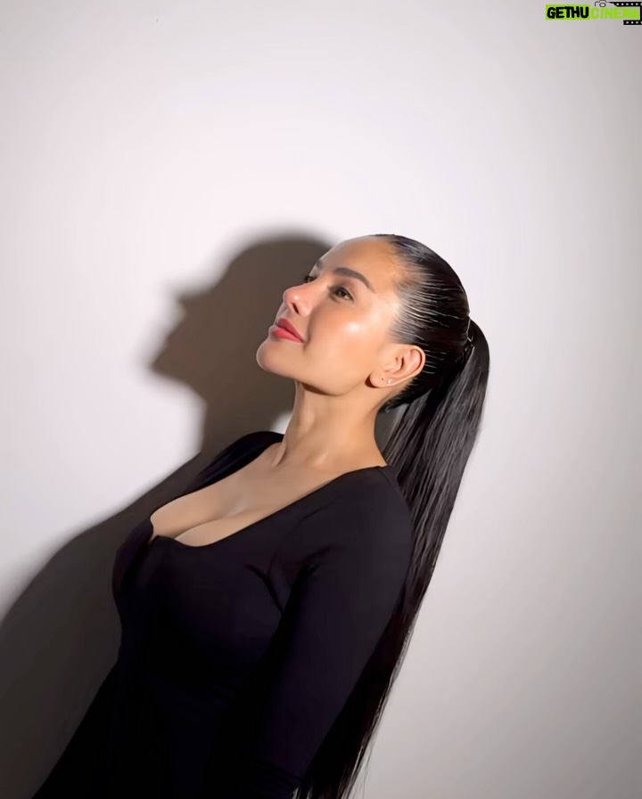Nikita Mirzani - 426.5K Likes - Berisik di sana, spotlight di sini ✨