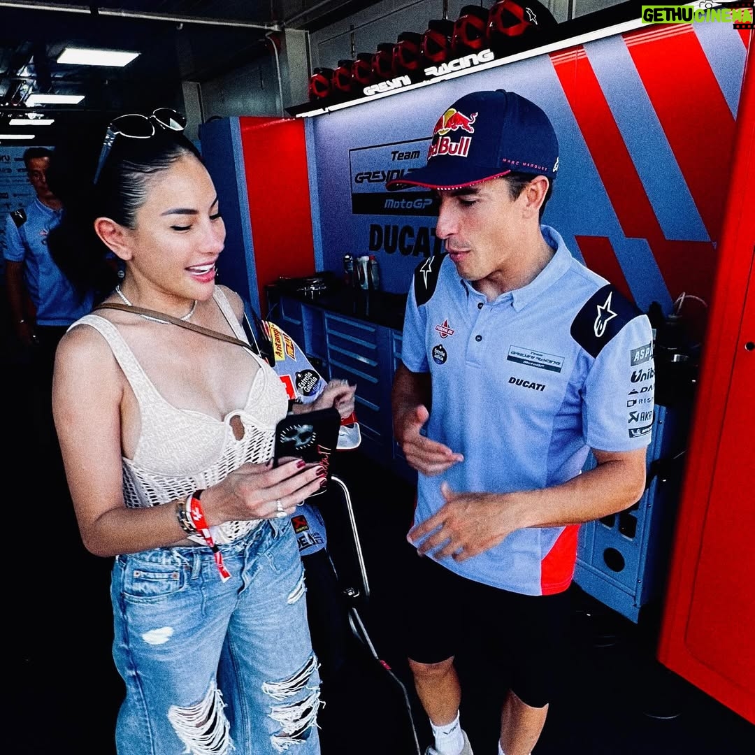Nikita Mirzani - 450K Likes - Menyala BABY ALIEN @marcmarquez93 🔥

MotoGp Mandalika 2024 ✨