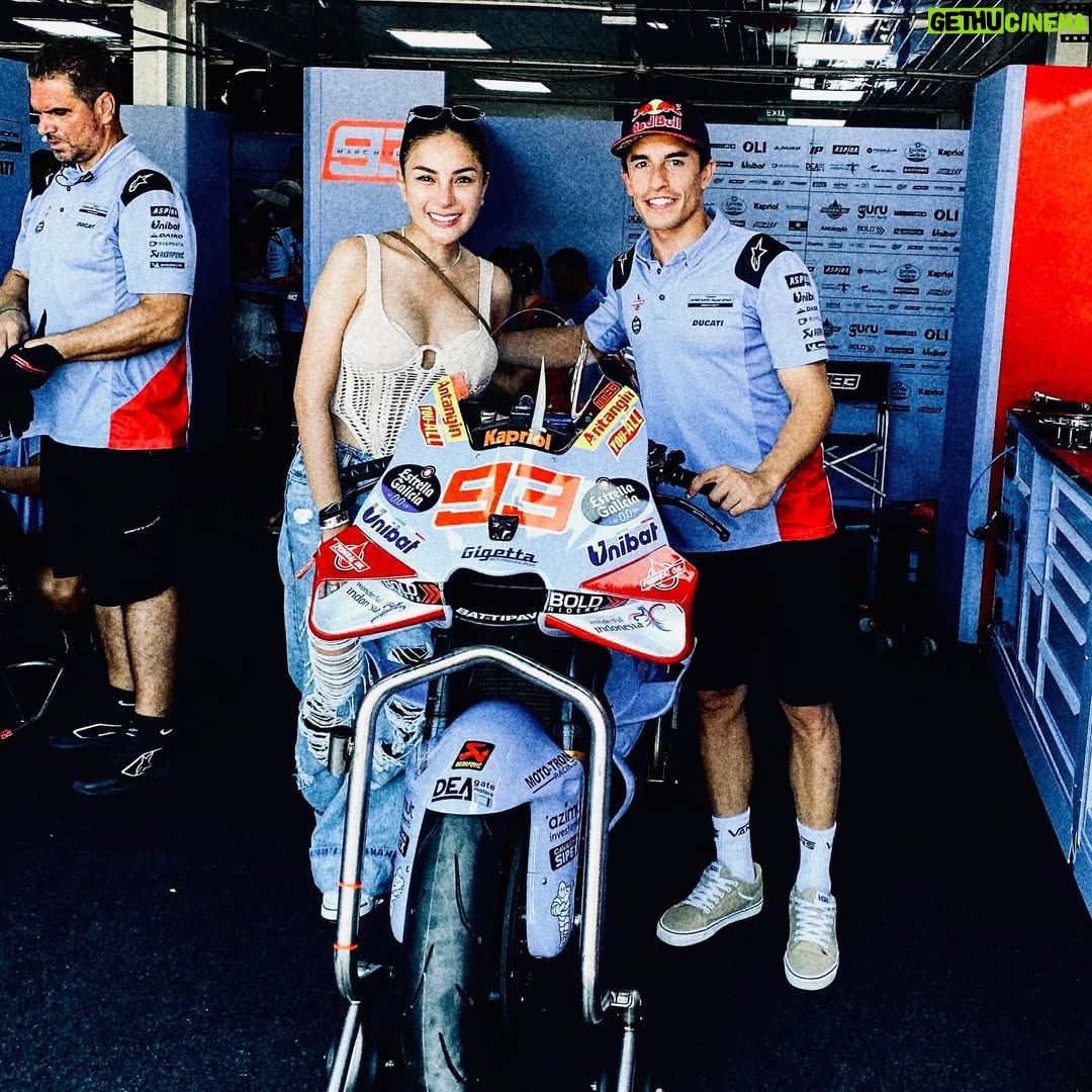 Nikita Mirzani - 450K Likes - Menyala BABY ALIEN @marcmarquez93 🔥

MotoGp Mandalika 2024 ✨