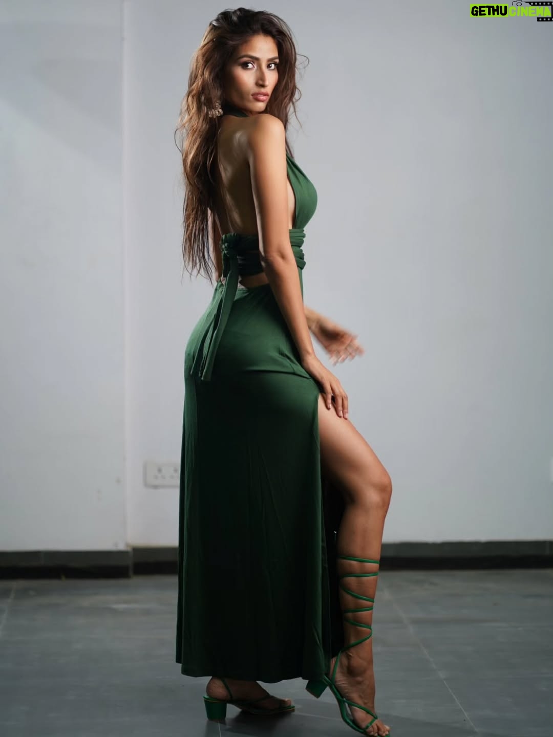 Nikita Tiwari - 2.5K Likes - Not here to fit in, here to disrupt.

#TrendKiller #UnfilteredFemme #TooBoldToBreak #VibeCheckPassed #SheIsTheStorm #trend #green #Summer #summerdress