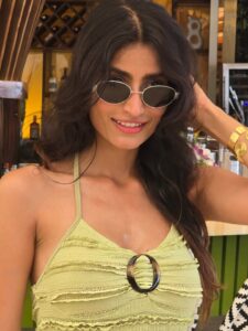 Actress Nikita Tiwari HD Photos and Wallpapers June 2025