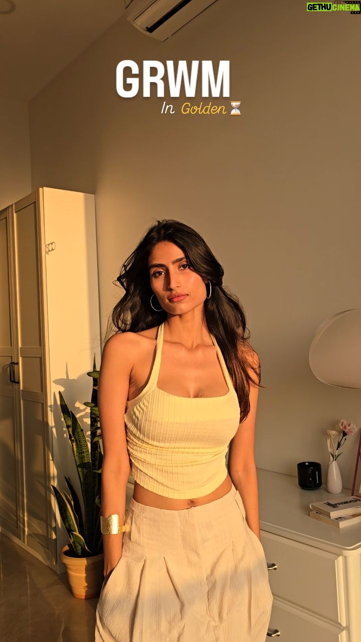 Nikita Tiwari - 3.1K Likes - Golden light GRWM☀️

#trending #bipasha #explorepage #summer #explore #insta #yellow