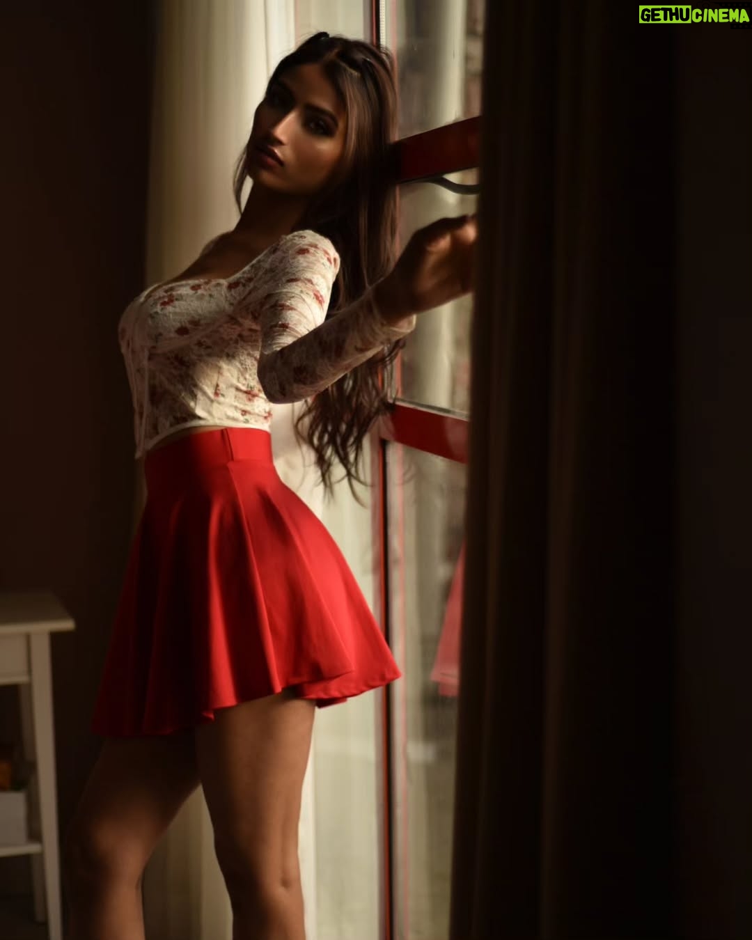 Nikita Tiwari - 2.7K Likes - ♥️

#oldschool #photoshoot #red #schoolgirl