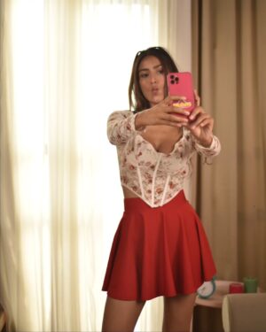 Nikita Tiwari Instagram - ♥️
#oldschool #photoshoot #red #schoolgirl