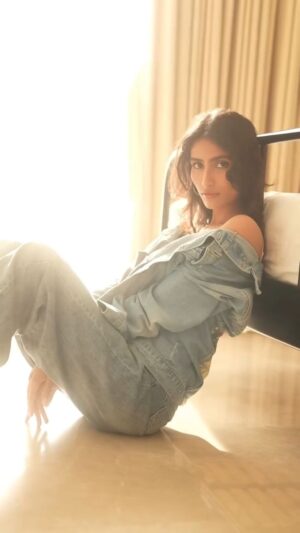 Nikita Tiwari Instagram - Sorry, I am not sorry for the dreams I dream🦢
Shot by @dhruvnarangphotography
#DreamyVibes #trending #explorepage #love #whitedress