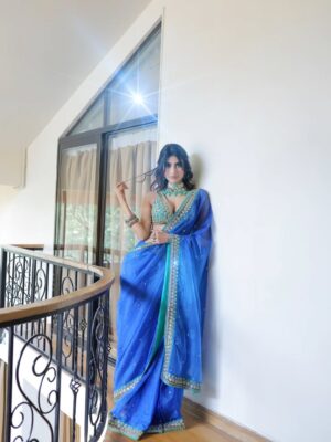 Nikita Tiwari Instagram - Meet your Own Desi Girl💙
Saree @forampatel_official
#desigirl #blue #bluesaree #indian #indianmodels #fashion #fashionphotography