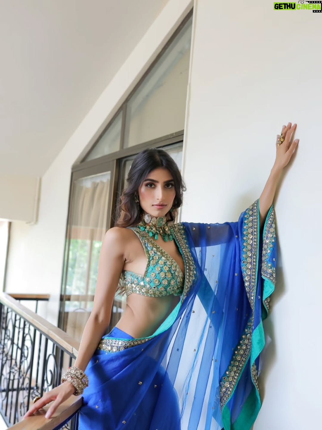 Nikita Tiwari - 7.3K Likes - Meet your Own Desi Girl💙

Saree @forampatel_official

#desigirl #blue #bluesaree #indian #indianmodels #fashion #fashionphotography