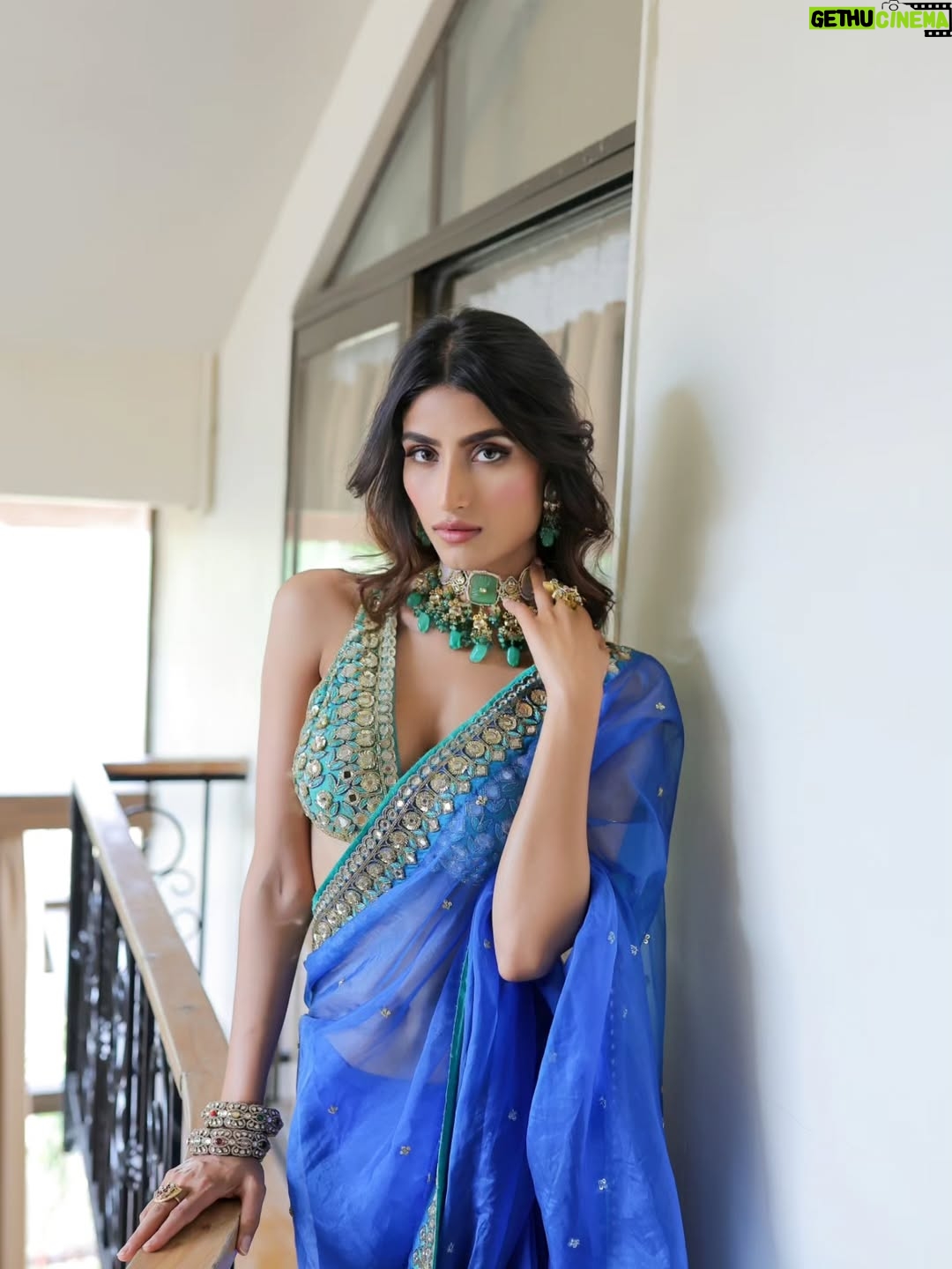 Nikita Tiwari - 7.3K Likes - Meet your Own Desi Girl💙

Saree @forampatel_official

#desigirl #blue #bluesaree #indian #indianmodels #fashion #fashionphotography