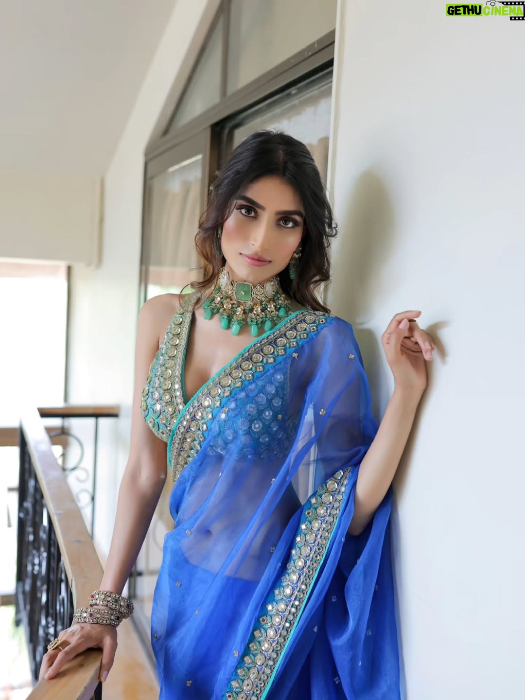 Nikita Tiwari - 7.3K Likes - Meet your Own Desi Girl💙

Saree @forampatel_official

#desigirl #blue #bluesaree #indian #indianmodels #fashion #fashionphotography