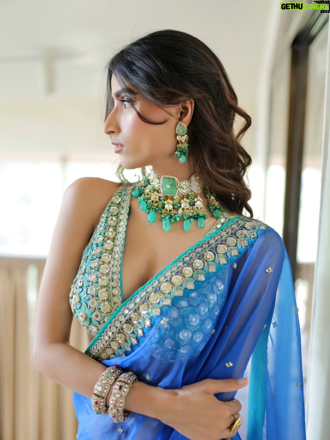 Nikita Tiwari - 7.3K Likes - Meet your Own Desi Girl💙

Saree @forampatel_official

#desigirl #blue #bluesaree #indian #indianmodels #fashion #fashionphotography