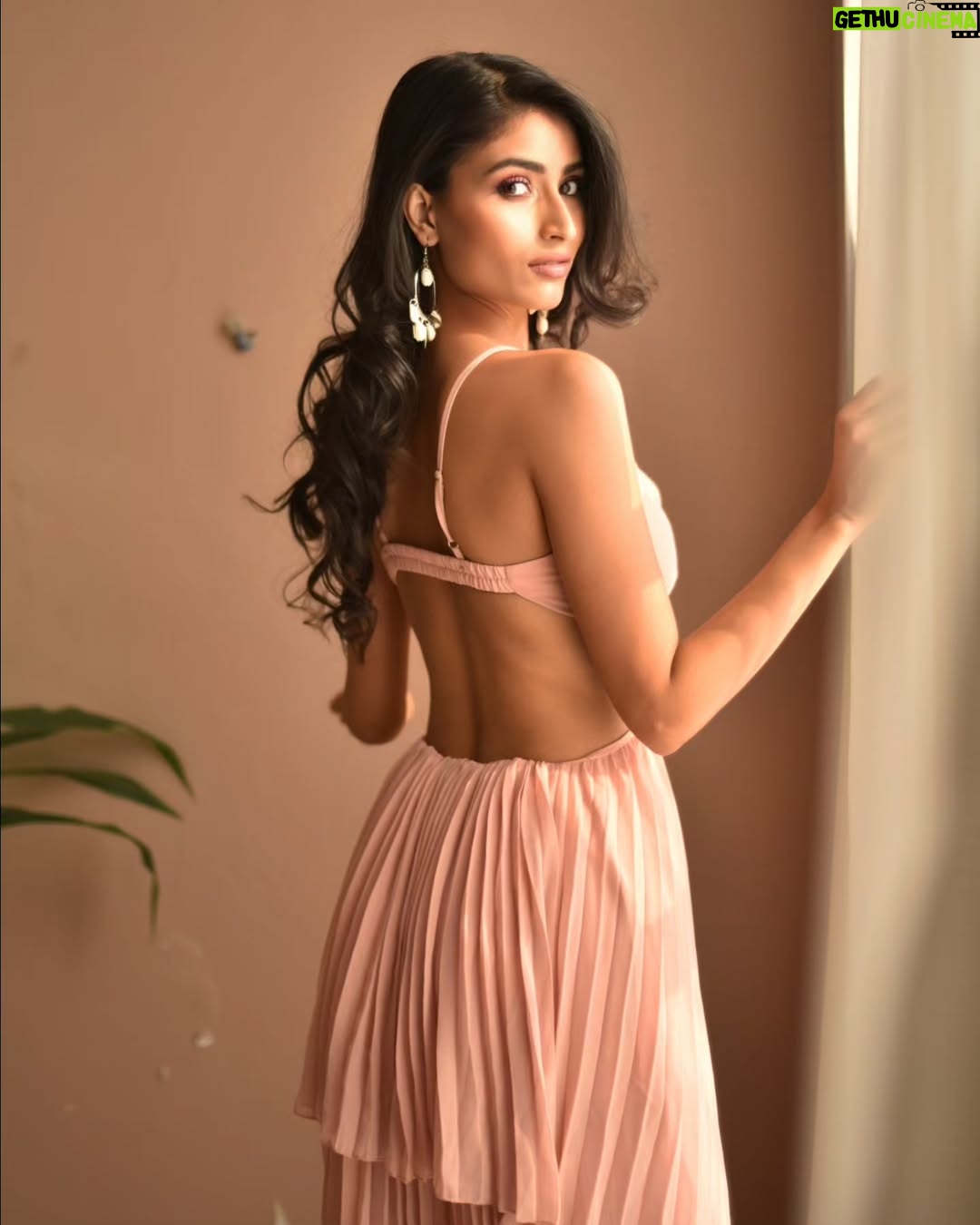 Nikita Tiwari - 2.8K Likes - 🌸🌸

#SummerStyle
#LongDress
#SummerOutfit
#OOTD
#SummerLook
#EffortlessStyle
#BohoVibes
#BreezyVibes
#ChicAndComfy
#SummerFashion