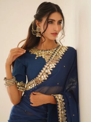 Nikita Tiwari Instagram - Sunlight on saree, poetry in motion.🐦🦢
#SareeNotSari
#DesiElegance
#SixYardsOfGrace
#SareeDiaries
#SareeVibes
#IndianBeauty
#DrapedInTradition
#EthnicGoals
#SareeInStyle
#ClassicInSaree
#DesiChic
#TraditionalLook
#GraceInEveryFold
#SareeFashion
#TimelessElegance