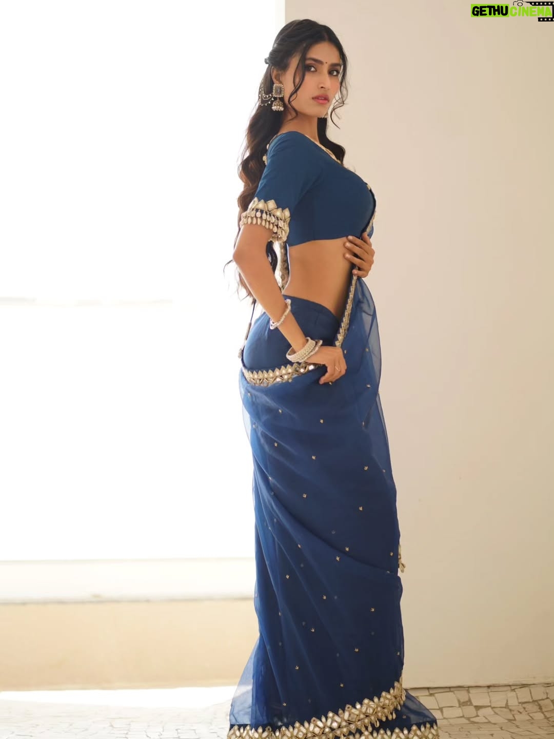 Nikita Tiwari - 5.8K Likes - Sunlight on saree, poetry in motion.🐦🦢

#SareeNotSari 
#DesiElegance 
#SixYardsOfGrace 
#SareeDiaries 
#SareeVibes 
#IndianBeauty 
#DrapedInTradition 
#EthnicGoals 
#SareeInStyle 
#ClassicInSaree 
#DesiChic 
#TraditionalLook 
#GraceInEveryFold 
#SareeFashion 
#TimelessElegance