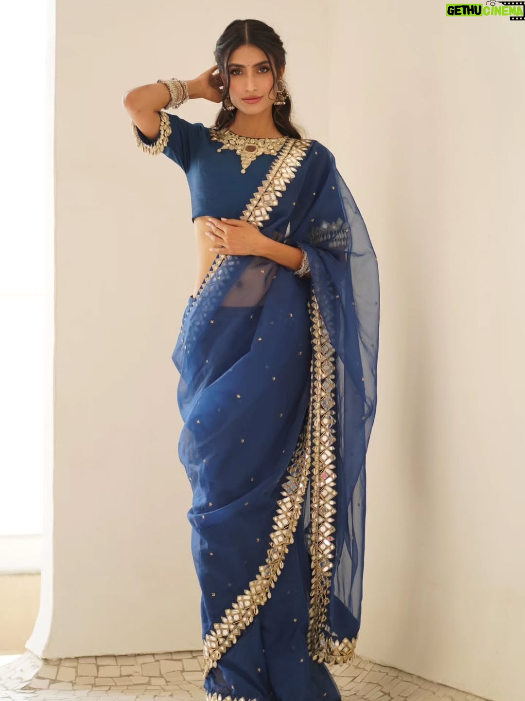 Nikita Tiwari - 5.8K Likes - Sunlight on saree, poetry in motion.🐦🦢

#SareeNotSari 
#DesiElegance 
#SixYardsOfGrace 
#SareeDiaries 
#SareeVibes 
#IndianBeauty 
#DrapedInTradition 
#EthnicGoals 
#SareeInStyle 
#ClassicInSaree 
#DesiChic 
#TraditionalLook 
#GraceInEveryFold 
#SareeFashion 
#TimelessElegance