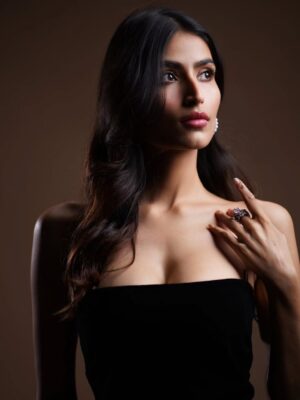 Nikita Tiwari Instagram - ♟️🖤
#black #dress #photooftheday #photography #ootd #model