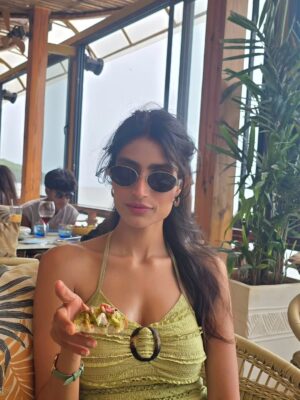 Nikita Tiwari Instagram - Goa mode activated 🌴☀️
No plans, just tides, good vibes and good
food☀️
📍@kikigoaofficial
@akrititibrewal
@harshittibrewal
#InstaGoa #ReelItFeelIt #GoldenHourMagic #VisualVibes #ContentCreator #VibesOfIndia #ExploreWithMe #WanderlustIndia #ReelReady #PhotoDumpDiaries