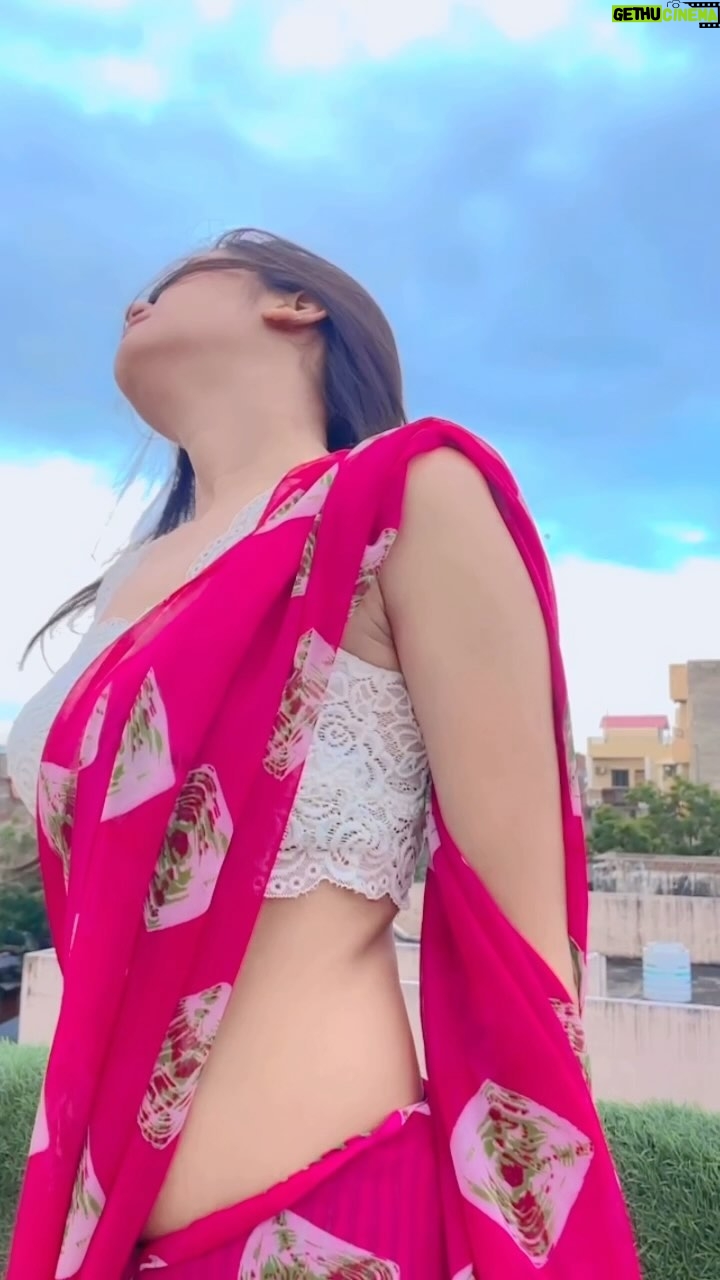 Nikita Vaid - 133.7K Likes - ♥️🥀✨ 

#nikitavaid #reels #trending