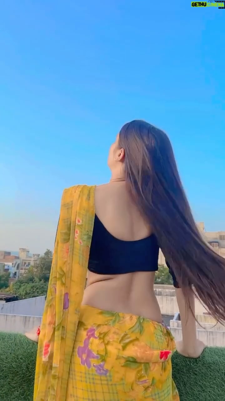 Nikita Vaid - 84.9K Likes - Saree ke fall sa💛✨ 

#nikitavaid #reels #trending
