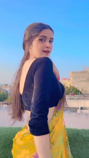 Nikita Vaid Instagram - Unse Nazar aise mili♥️✨
#nikitavaid #reels #trending