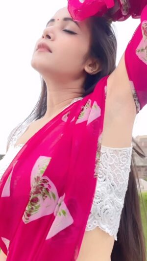 Nikita Vaid Instagram - Tag Someone’s darling ♥️🤭🙌
#nikitavaid #reels #trending