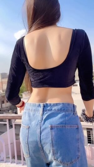 Nikita Vaid Instagram - Tag your “Girl “ friend 🖤✨
#nikitavaid #reels #trending
