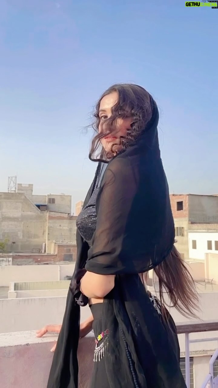 Nikita Vaid - 236.5K Likes - 🖤🥀✨ 

#nikitavaid #reels #trending