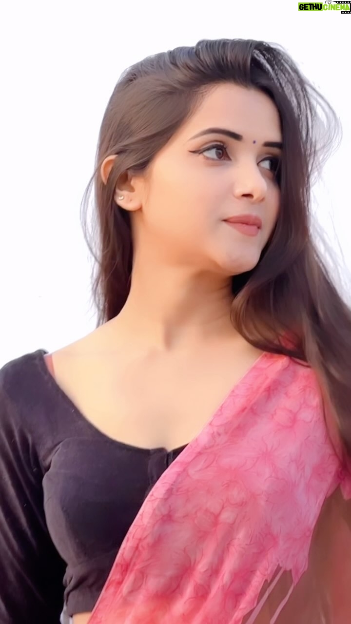 Nikita Vaid - 20.4K Likes - Sajan Re Jhut mat bolo☺️🌸 

#reels #trending #nikitavaid