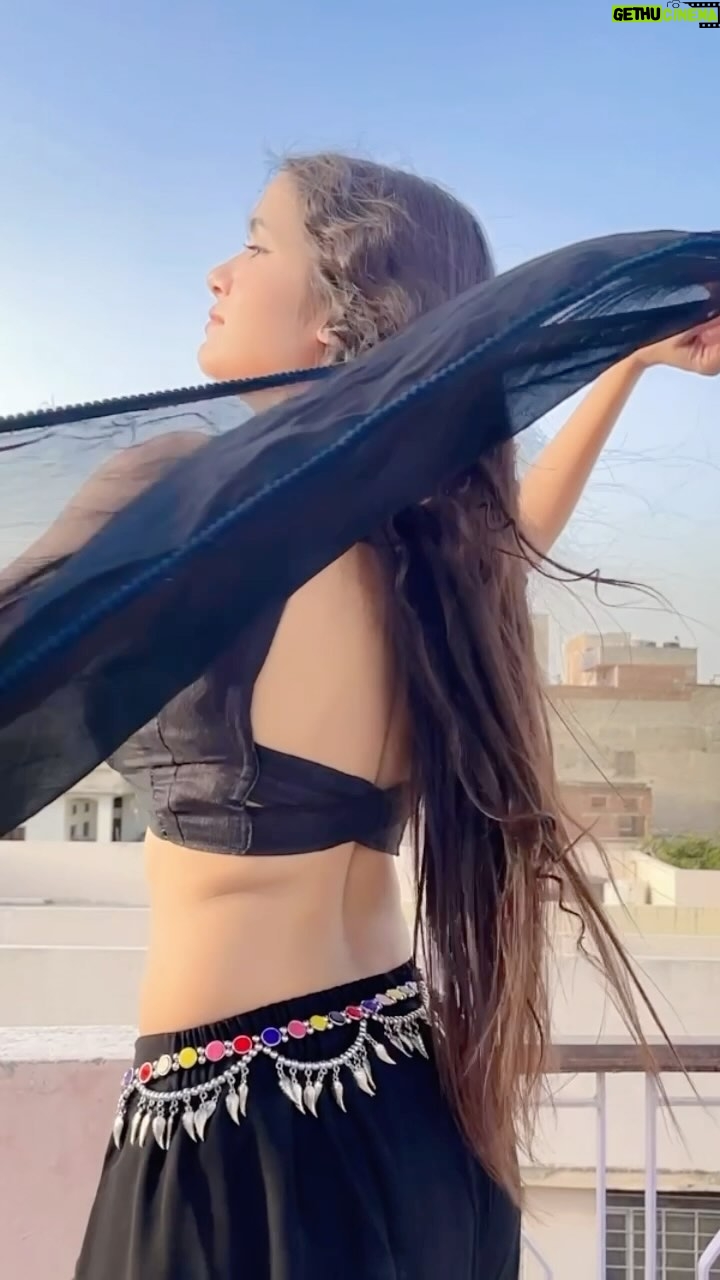Nikita Vaid - 100.8K Likes - 🥀🖤✨ 

#nikitavaid #reels #trending