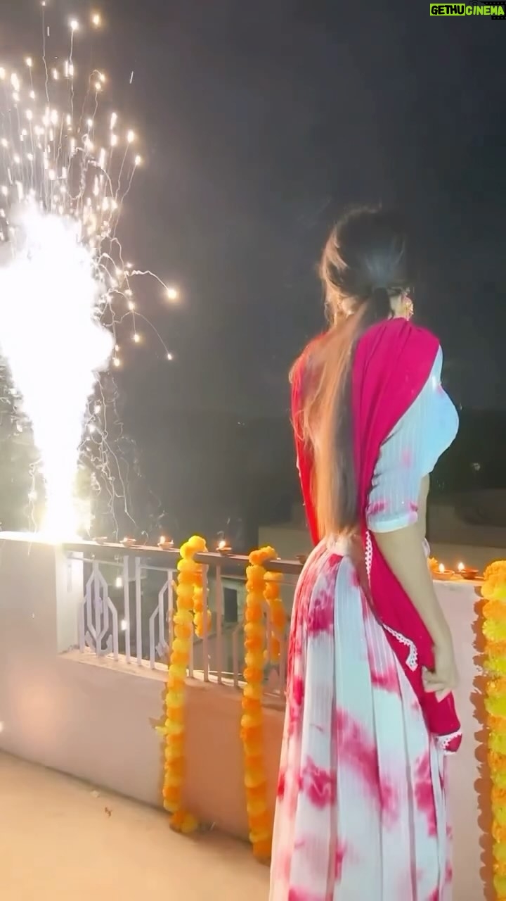 Nikita Vaid - 32K Likes - Happy Diwali ✨♥️ 

#nikitavaid #reels #trending