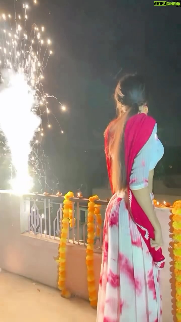 Nikita Vaid - 52.9K Likes - Spreading Diwali Vibes✨ 

#nikitavaid #reels #trending