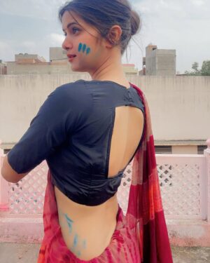 Nikita Vaid Instagram - ♥️
#trading #nikitavaid #holi