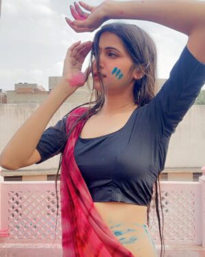Nikita Vaid Instagram - ♥️
#trading #nikitavaid #holi