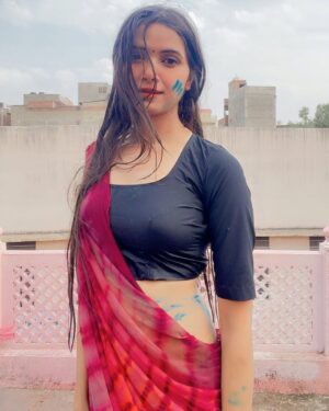 Nikita Vaid Instagram - ♥️
#trading #nikitavaid #holi