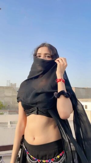 Nikita Vaid Instagram - Unse Nazar Aise Mili♥️✨
#nikitavaid #reels #trending