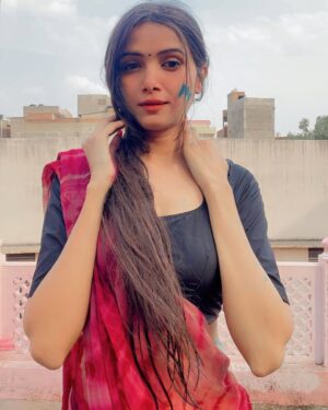 Nikita Vaid Instagram - ♥️
#trading #nikitavaid #holi