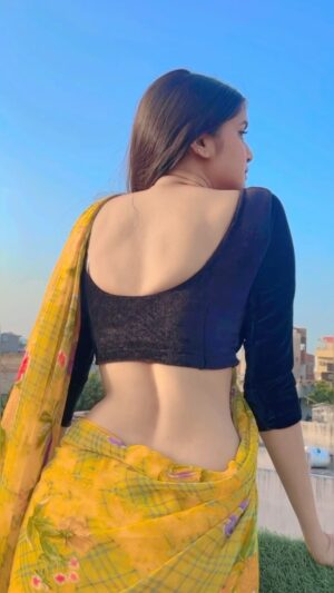Nikita Vaid Instagram - Chaiyya Chaiyya ♥️✨
#nikitavaid #reels #trending