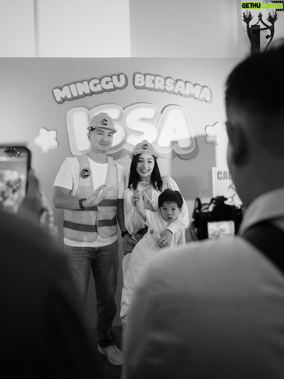 Nikita Willy - 274.7K Likes - True celebration is not only in receiving but in giving… Thank you to @cleopurewater and @zwitsal_id for being part of this unforgettable day.
May this day be remembered for the love it spread 🤍