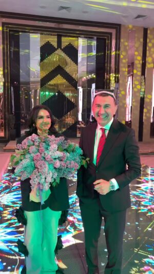 Nilufar Usmonova Instagram - @botirqodirovofficial tez kunda komsert🥳🥳🥳 25-30 aprel JONLI IJRO 100%